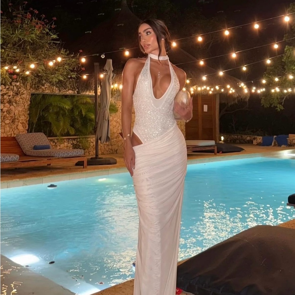 Elegant White Sequin Halter Dress - Picture 3 of 4